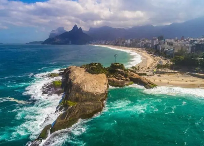 Copacabana Sala E Quarto Na Quadra Da Praia, Posto 6, Brasil