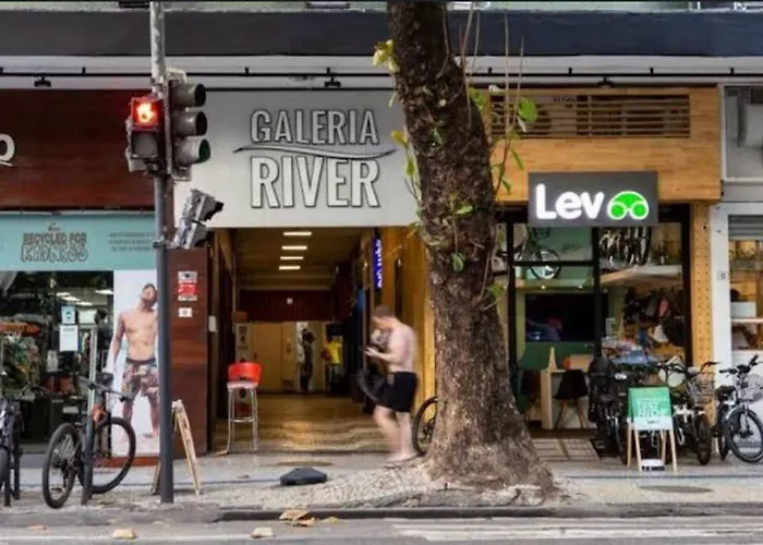 Copacabana Sala E Quarto Na Quadra Da Praia, Posto 6, Brasil